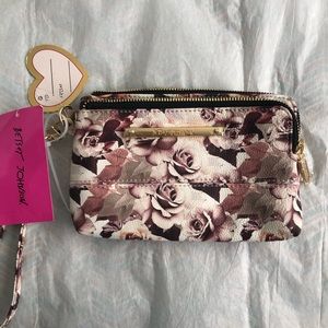 Wristlet wallet